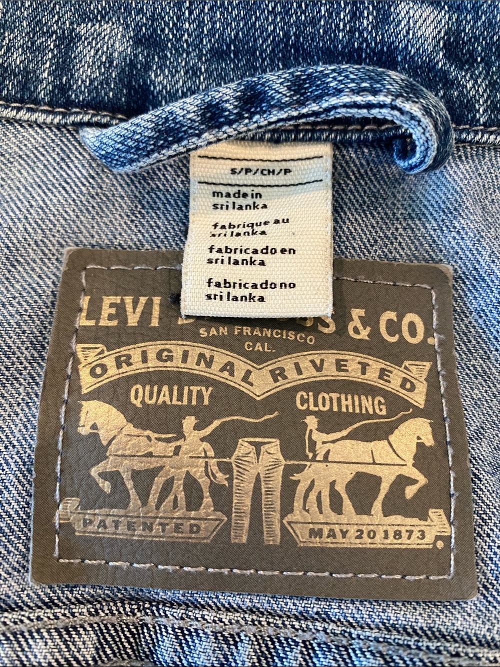 Levi's Distressed Indigo Denim Vest - Picture 4 of 6